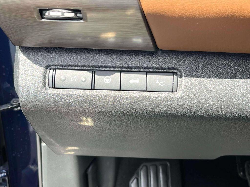 Used 2024 Nissan Pathfinder Platinum w/ Cargo Package AWD/4WD image 30