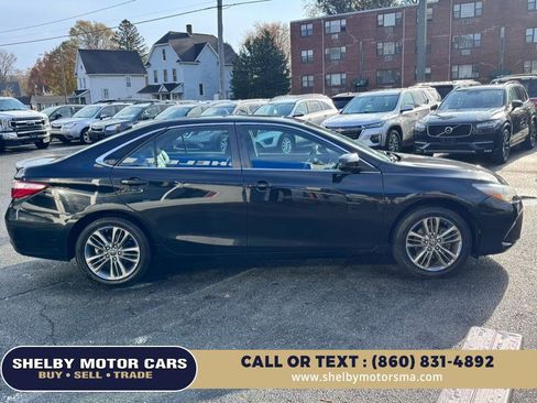 Used 2016 Toyota Camry SE image 4