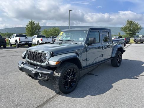 Used 2025 Jeep Gladiator Overland AWD/4WD image 3