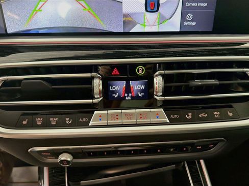 Used 2022 BMW X7 M50i w/ Cold Weather Package AWD/4WD image 16