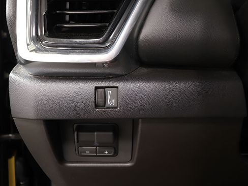 Used 2024 GMC Canyon Elevation w/ Convenience Package AWD/4WD image 19