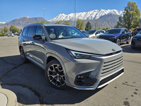 New 2026 Lexus TX 500h AWD image 3