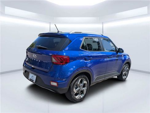 Certified 2025 Hyundai Venue SEL FWD image 3