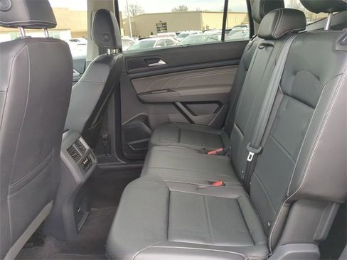 Used 2023 Volkswagen Atlas SE w/ Black Wheel Package image 13