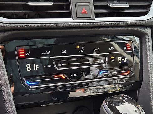 New 2026 Volkswagen Taos SE image 12