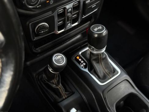 Used 2021 Jeep Wrangler Unlimited Sahara AWD/4WD image 24