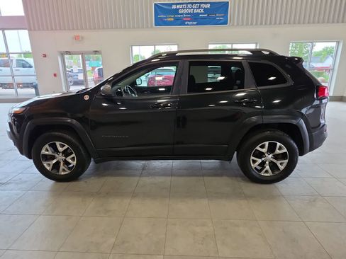 Used 2016 Jeep Cherokee Trailhawk AWD/4WD image 13