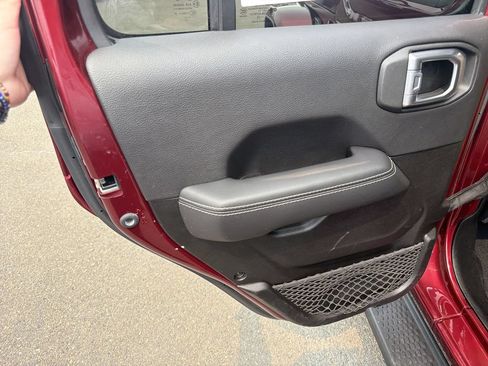 Used 2022 Jeep Wrangler Unlimited Sahara w/ Cold Weather Group AWD/4WD image 13