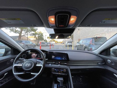 Used 2025 Hyundai Elantra Limited image 34