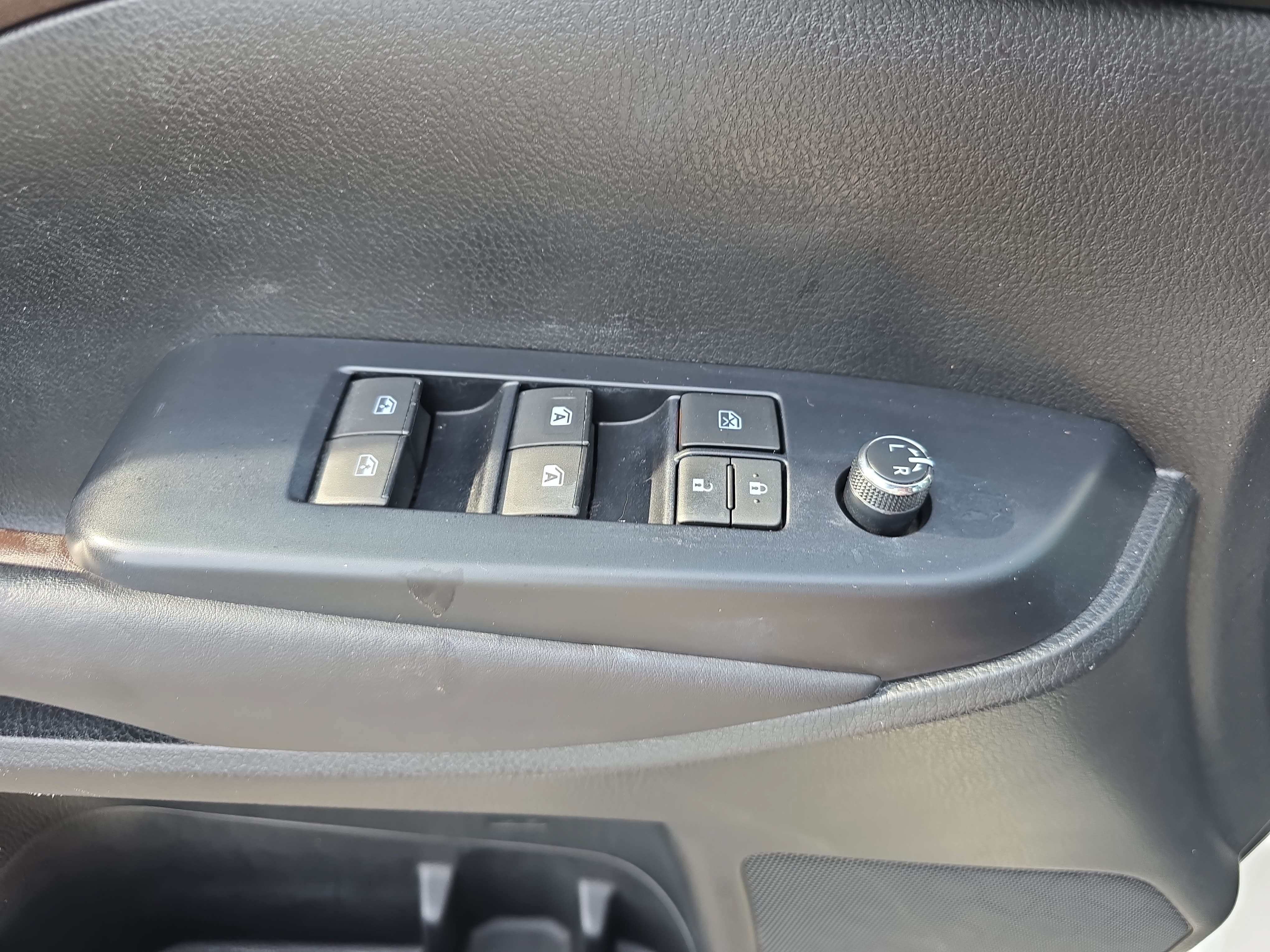 Used 2017 Toyota Highlander XLE AWD/4WD image 28