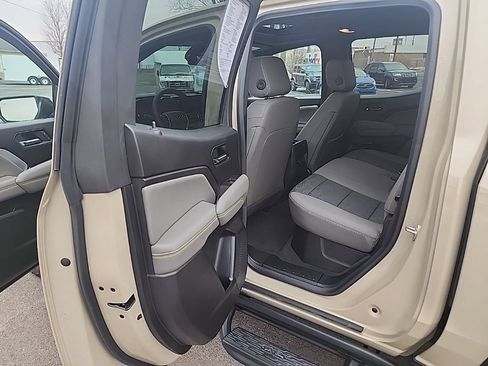 Used 2024 Chevrolet Colorado ZR2 w/ Technology Package AWD/4WD image 17