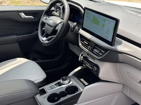 New 2025 Ford Escape SE w/ PHEV Premium Package image 11