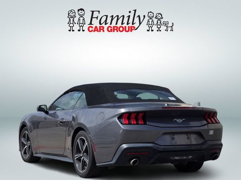 Used 2024 Ford Mustang Convertible RWD image 3