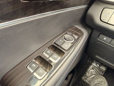 Used 2020 Kia Sorento S AWD/4WD image 25