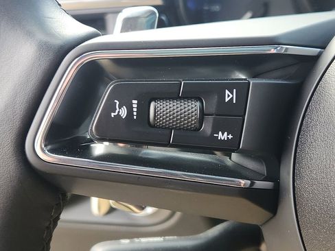 Certified 2025 Porsche Macan image 20