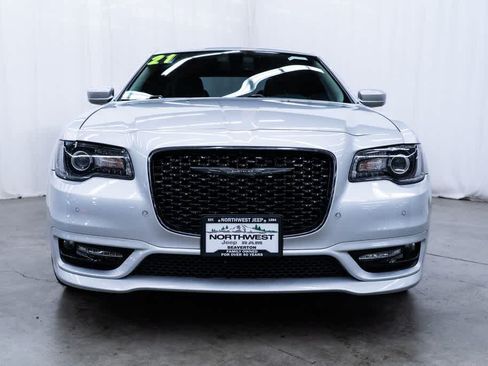 Used 2021 Chrysler 300 Touring L RWD image 2