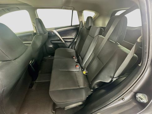 Used 2018 Toyota RAV4 XLE AWD/4WD image 28