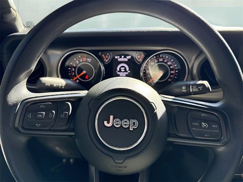 Used 2018 Jeep Wrangler Unlimited Sport image 14