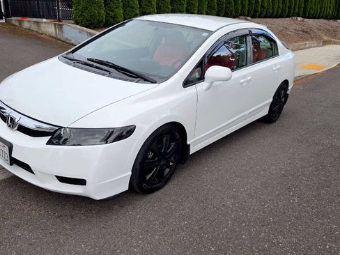 Used 2010 Honda Civic LX image 1