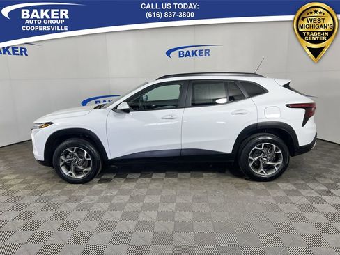 Certified 2024 Chevrolet Trax LT w/ Driver Confidence Package image 6