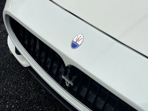 Used 2015 Maserati GranTurismo MC image 40