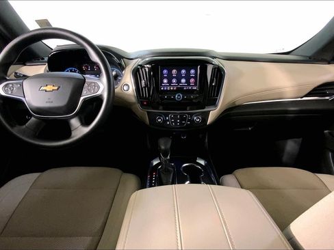 Used 2022 Chevrolet Traverse LS FWD image 16