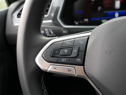 Certified 2024 Volkswagen Tiguan SE image 25