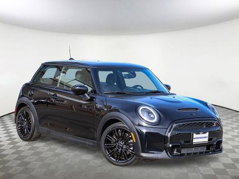 Used 2022 MINI Cooper S image 1
