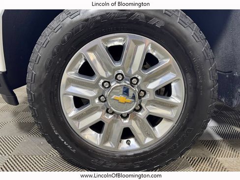 Used 2024 Chevrolet Silverado 2500 High Country w/ Technology Package AWD/4WD image 23