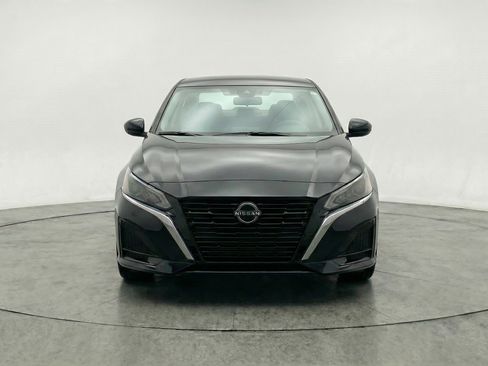 Used 2025 Nissan Altima 2.5 SV image 2