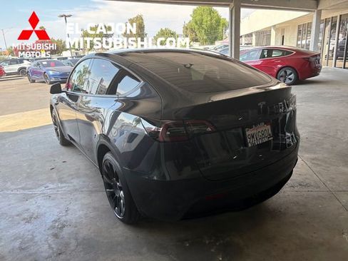 Used 2024 Tesla Model Y Long Range AWD/4WD image 5