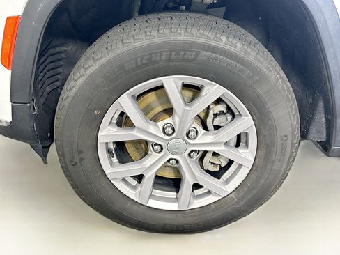 Used 2022 Jeep Grand Cherokee L Limited image 11