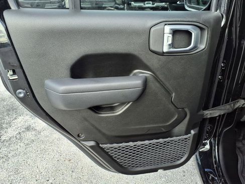 Used 2024 Jeep Wrangler Sport S image 21