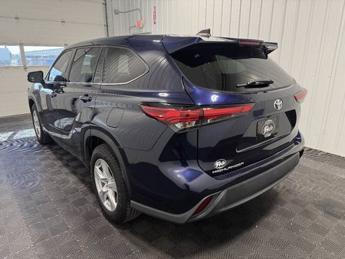 Used 2022 Toyota Highlander L FWD image 4