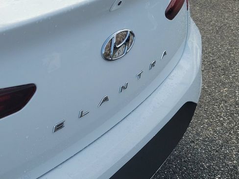 Used 2020 Hyundai Elantra SE FWD image 10