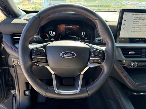 Used 2025 Ford Explorer ST-Line w/ ST-Line Street Pack AWD/4WD image 17
