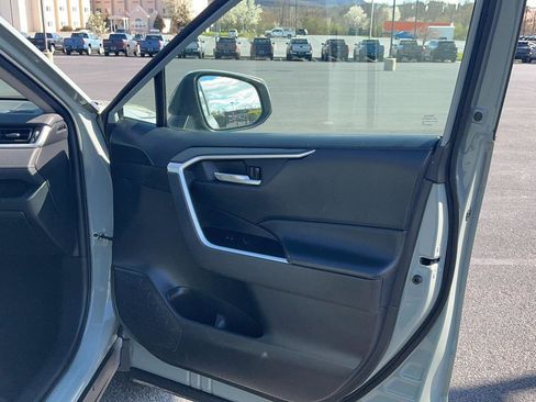 Used 2022 Toyota RAV4 XLE Premium w/ Carpet Mat Package (TMS) image 29