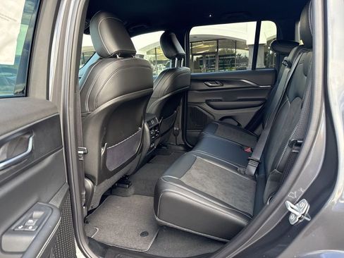 New 2025 Jeep Grand Cherokee Altitude image 20