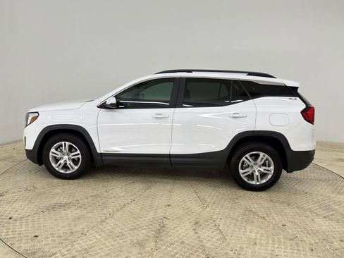 Used 2021 GMC Terrain SLE w/ Driver Convenience Package image 2