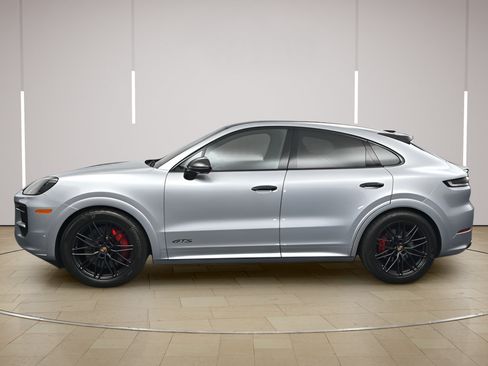 Certified 2025 Porsche Cayenne GTS AWD/4WD image 2