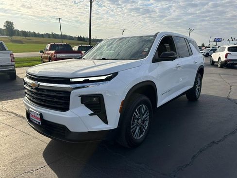 Used 2024 Chevrolet Traverse LS image 8