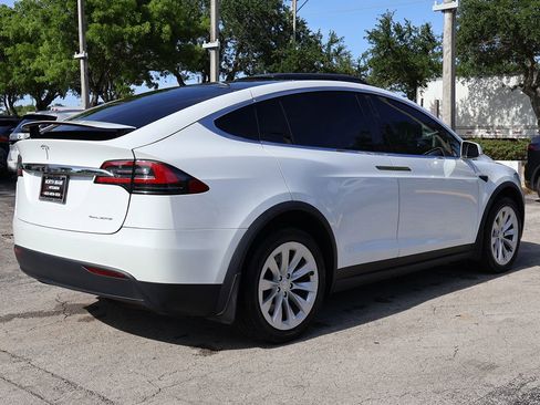 Used 2020 Tesla Model X Long Range AWD/4WD image 9