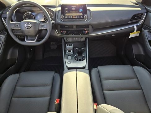 New 2026 Nissan Rogue SV FWD image 9