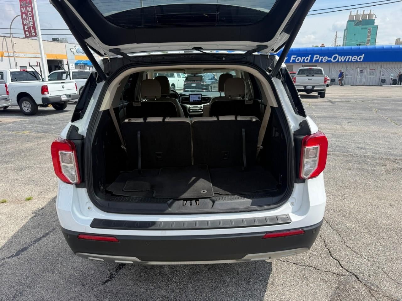 Used 2021 Ford Explorer XLT w/ Equipment Group 202A AWD/4WD image 8