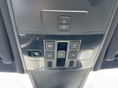 Certified 2024 Volkswagen Tiguan SE R-Line image 34