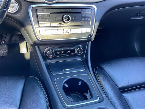 Used 2019 Mercedes-Benz GLA 250 4MATIC image 38