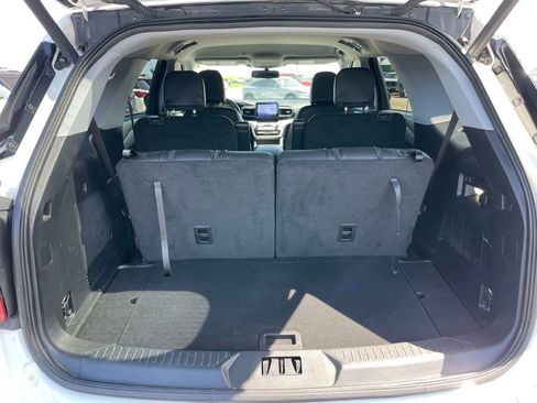 Used 2023 Ford Explorer XLT w/ Equipment Group 202A AWD/4WD image 33