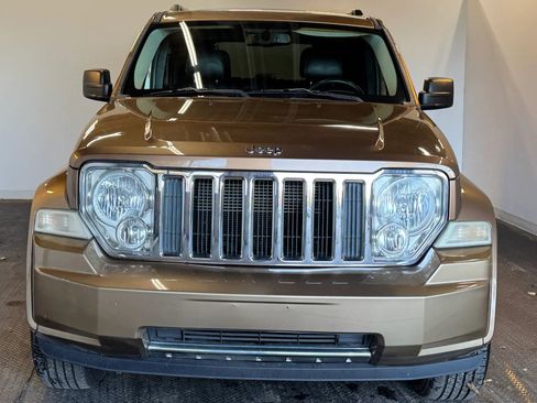 Used 2012 Jeep Liberty Limited w/ Tire & Wheel Group image 3