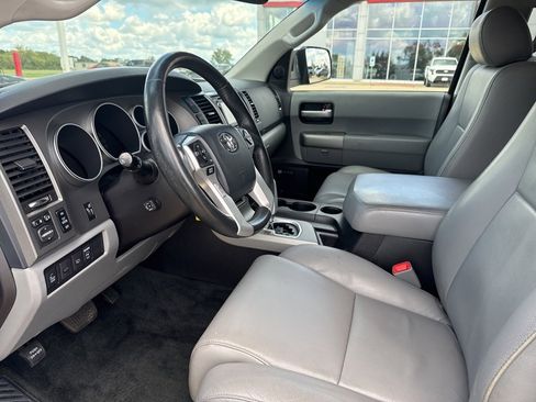 Used 2017 Toyota Sequoia Limited w/ Safety & Convenience Package image 6