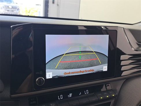 Used 2025 Toyota Camry SE image 29